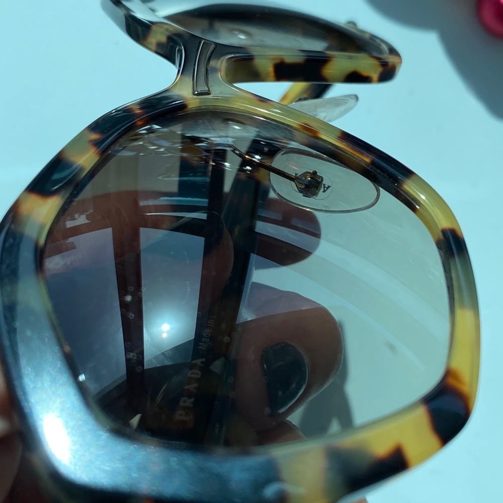 Prada sunglasses - Picture 3 of 6